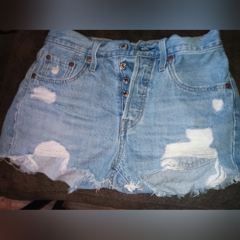 Levis high waisted jean shorts - Picture 2 of 6